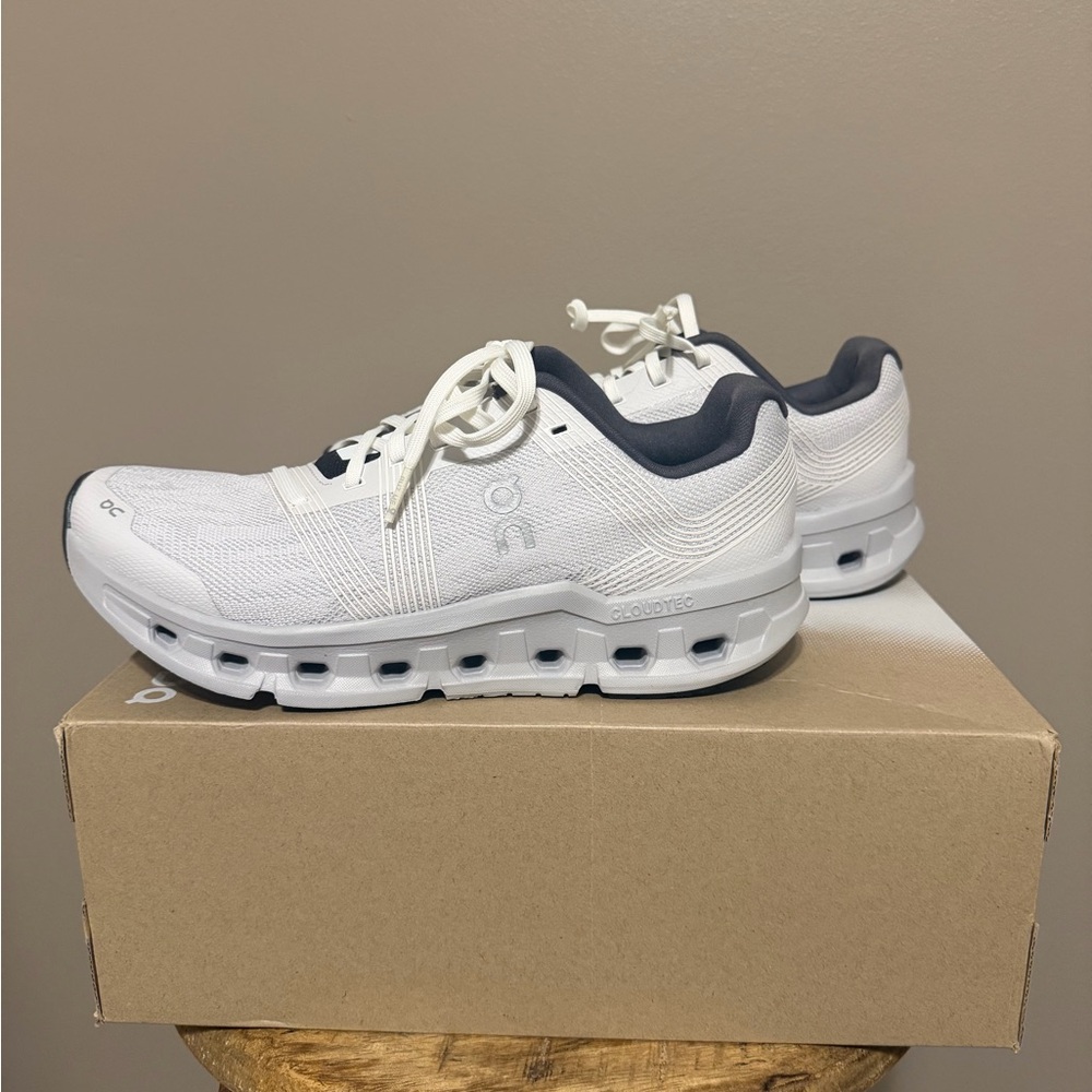 Cloudgo Road-Running Shoes - Women's Size 9 - Picture 2 of 6